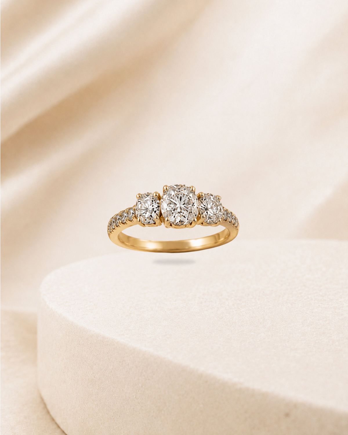 14K gold graduated diamond band ring by Oré, view 3