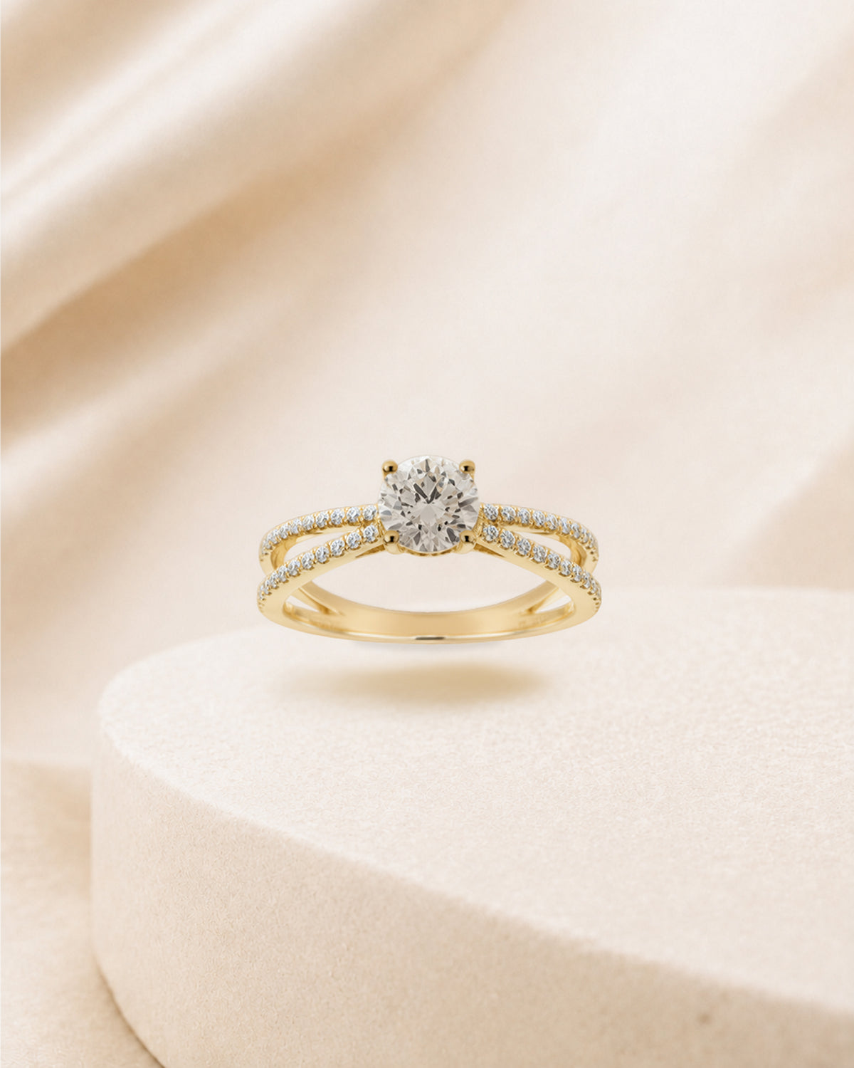 18K gold split-shank solitaire ring by Oré, view 3