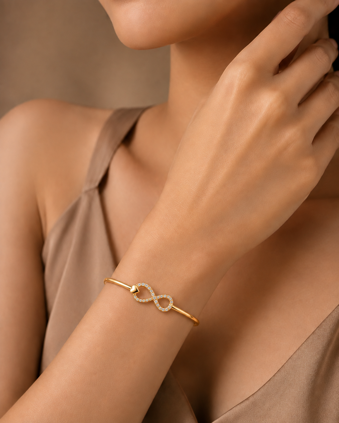 Ore 9K Gold Diamond Infinity Bangle