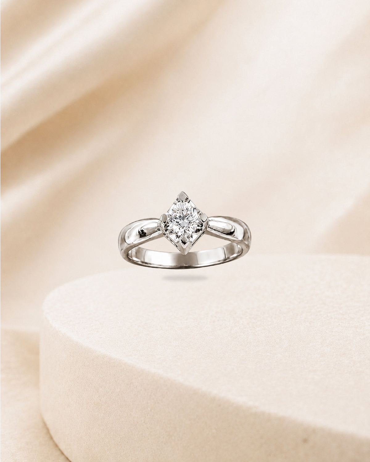 18K gold cushion halo diamond ring by Oré, view 3